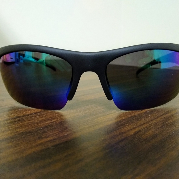 Polarized Sunglasses - Picture 5 of 7